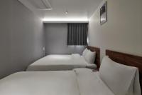 Eight Rest Hostel Jong-roにあるベッド
