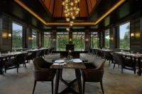 Un restaurant u otro lugar para comer en Ayatara Resort Ubud