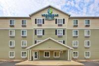 - Vistas a la parte delantera de un hotel de suites en WoodSpring Suites St Louis St Charles, en St. Charles