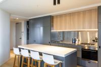 Penthouse Apartment Collingwoodにあるキッチンまたは簡易キッチン