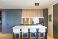 Penthouse Apartment Collingwoodにあるキッチンまたは簡易キッチン