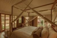 Postel nebo postele na pokoji v ubytování Twinpalms Tented Camp Phuket