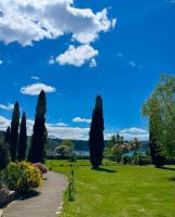 A garden outside Agriturismo Le Grotte