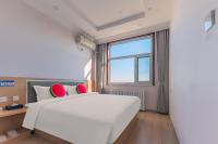 Beijing Watermelon Journey Hotel - Daxing Airportにあるベッド