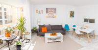 Posedenie v ubytovaní C57 - Spacious and Bright Apartment