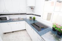 Kuchyňa alebo kuchynka v ubytovaní C57 - Spacious and Bright Apartment