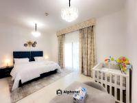 Ein Bett oder Betten in einem Zimmer der Unterkunft Stylish 3-bedroom plus Maid room - Villa in JVC - Dubai