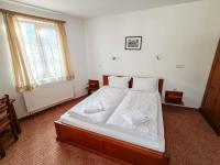 Postel nebo postele na pokoji v ubytování Todeva House Hotel and Tavern