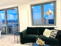London City View Two Bedroom Entire Condo Enjoy River & City Views, Skyline Viewsの見取り図または間取り図