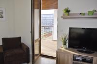 Televízia a/alebo spoločenská miestnosť v ubytovaní Olympic Park Apartment