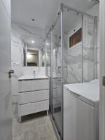 A bathroom at Beautiful Studio in Minerva