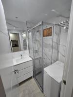 A bathroom at Beautiful Studio in Minerva