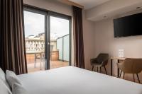 Postel nebo postele na pokoji v ubytování Sunotel Central