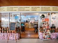 Restaurace v ubytování 2BR Apartement Sudirman Bandung