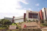 un gran edificio con un cartel marriott delante de él en Marriott Tuxtla Gutierrez Hotel, en Tuxtla Gutiérrez