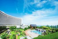 a resort with a pool and a water park at Sheraton Grande Tokyo Bay Hotel in Urayasu
