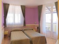 A bed or beds in a room at Hotel Arco Romana