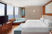 Postel nebo postele na pokoji v ubytování Sheraton Istanbul Atakoy Hotel