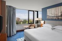 Postel nebo postele na pokoji v ubytování Sheraton Istanbul Atakoy Hotel