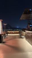 Balkón nebo terasa v ubytování Crowne Pyramids View inn