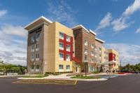 una representación de un edificio de apartamentos en un estacionamiento en TownePlace Suites by Marriott Front Royal, en Front Royal