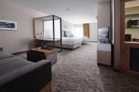 SpringHill Suites by Marriott San Antonio Northwest at The RIMにあるベッド
