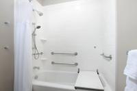 SpringHill Suites by Marriott San Antonio Northwest at The RIMにあるバスルーム