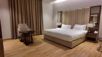 سمت ان النرجس للشقق المخدومة - Samt Inn Al Narjis Serviced Apartmentsにあるベッド