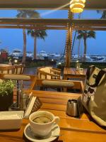 ein Tisch mit einer Tasse Kaffee und einer Tasche darauf in der Unterkunft comfort marina 5 apartment,s in Hurghada