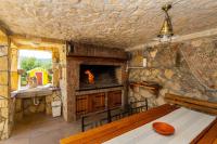 Televízia a/alebo spoločenská miestnosť v ubytovaní MY DALMATIA - Villa Sucic with private pool and mountain view