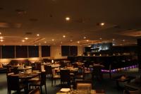 Holiday Bahrain Hotelにあるレストランまたは飲食店