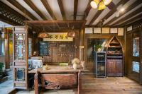 Big Tree Guesthouse - Naxi old styleにあるキッチンまたは簡易キッチン