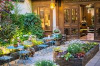 Big Tree Guesthouse - Naxi old styleにある庭
