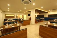 Un restaurant u otro lugar para comer en Sreevalsam Grande