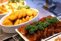 ホテルの敷地内または近くでの食事または食べ物
