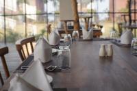 En restaurant eller et andet spisested på The Fern Heaven on The Hills Resort, Hatgad-Saputara, Series by Marriott