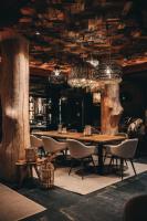 Restauracja lub miejsce do jedzenia w obiekcie Jufenalm BOHO Hotel & Restaurant