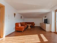 Telewizja i/lub zestaw kina domowego w obiekcie Apartment Tauernblick by Interhome