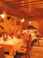 Reštaurácia alebo iné gastronomické zariadenie v ubytovaní Hotel Lammwirt