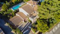 Basen w obiekcie Belle villa provençale avec piscine privée lub w pobliżu