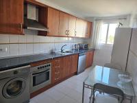 Kuchyň nebo kuchyňský kout v ubytování 3 bedrooms with pool & parking, close to sea and Gibraltar