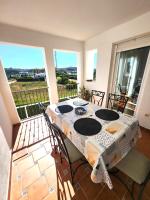 Balkón nebo terasa v ubytování 3 bedrooms with pool & parking, close to sea and Gibraltar