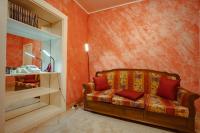 A seating area at La Tela di Penelope