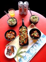 Jídlo v hostelu nebo okolí