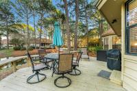 Ein Garten an der Unterkunft Fairways 228 &quot;Bluegrass Bungalow&quot;