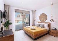 Posteľ alebo postele v izbe v ubytovaní 3 Muses Luxury Villas