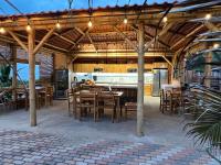 Restaurace v ubytování Sirena's Beach & Surf Club