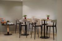 Reštaurácia alebo iné gastronomické zariadenie v ubytovaní NH Bergamo