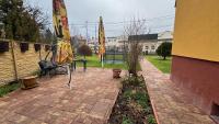Zahrada ubytování 3 Bedroom Apartment, Playground, bounce mat jump ring