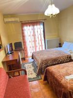 A television and/or entertainment centre at Hotel Aoos